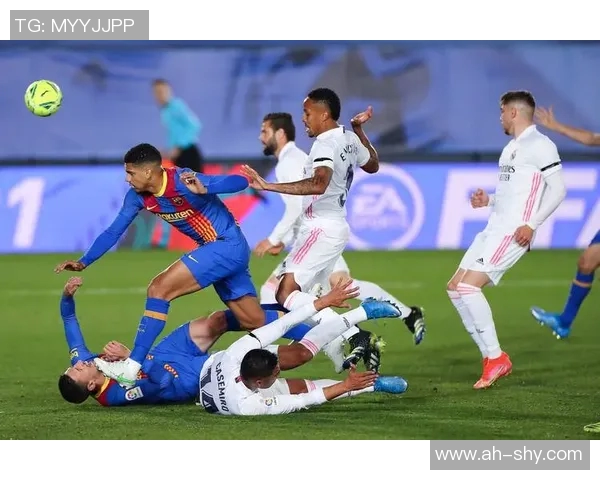 足球球星甩球衣激情瞬间揭秘 展现情感宣泄与场上霸气风采